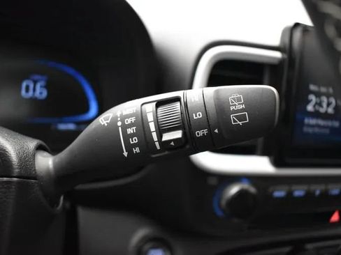Used 2024 Hyundai Venue Limited FWD image 25
