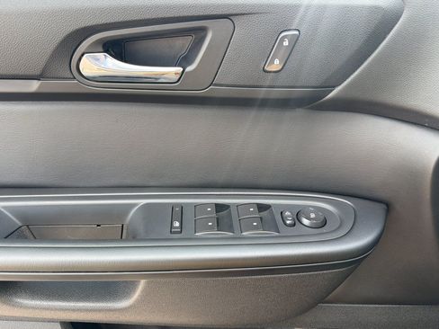 Used 2017 Chevrolet Traverse LT w/ Style and Technology Package FWD image 19