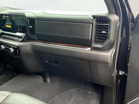 Used 2025 GMC Sierra 1500 SLT image 18