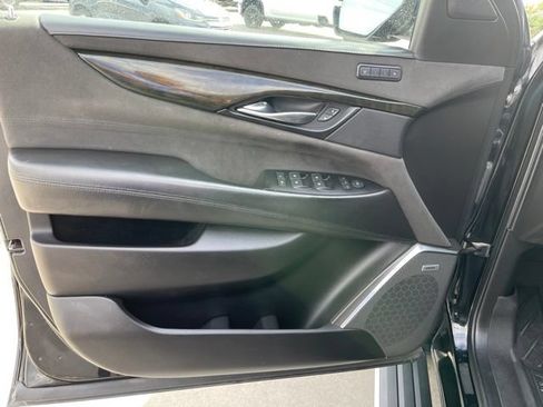 Used 2019 Cadillac Escalade Platinum AWD/4WD image 16