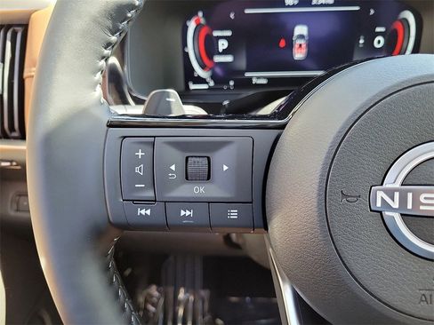 New 2025 Nissan Pathfinder Platinum image 6