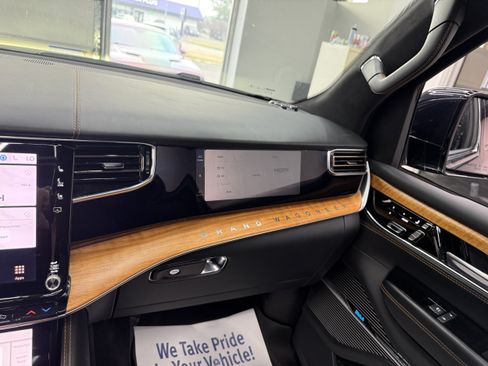Used 2022 Jeep Grand Wagoneer Series III AWD/4WD image 15