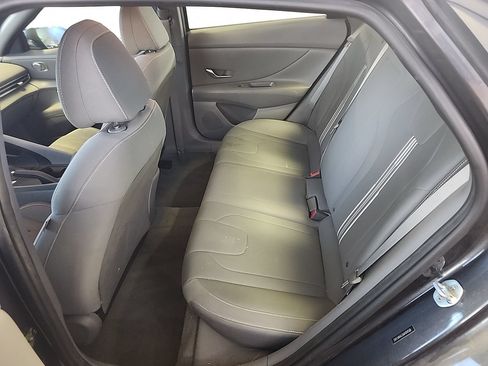 Used 2021 Hyundai Elantra SEL w/ Preferred Accessory Package FWD image 10