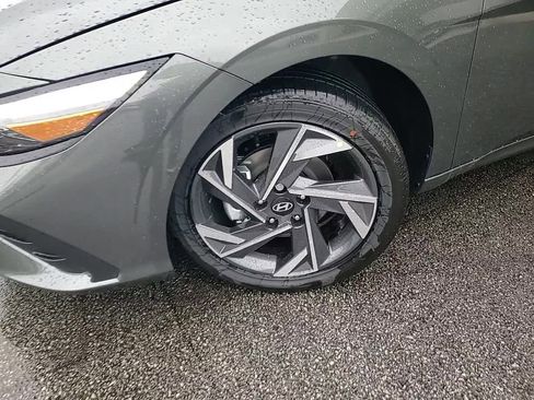 New 2025 Hyundai Elantra SEL image 9