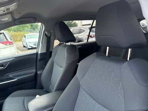 Used 2024 Toyota RAV4 XLE AWD/4WD image 9