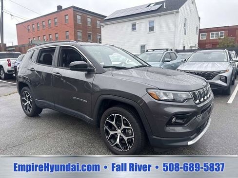 Used 2024 Jeep Compass Limited AWD/4WD image 2