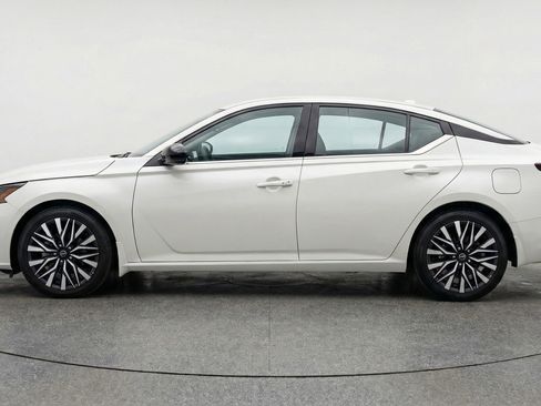 Used 2025 Nissan Altima 2.5 SV FWD image 5