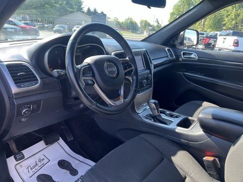 Used 2018 Jeep Grand Cherokee Laredo image 4