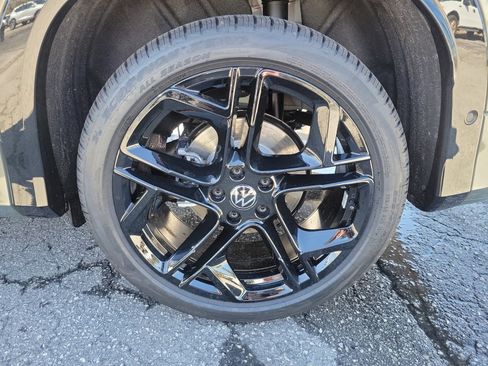 New 2026 Volkswagen Tiguan SE R-Line image 22