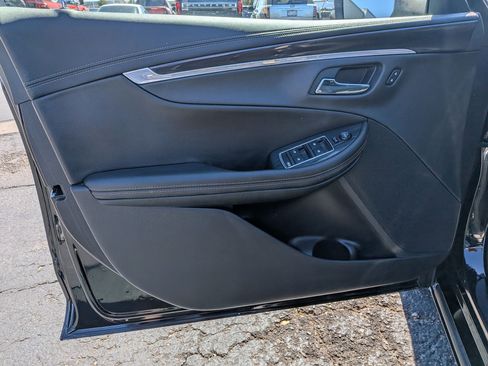 Used 2017 Chevrolet Impala LT FWD image 12