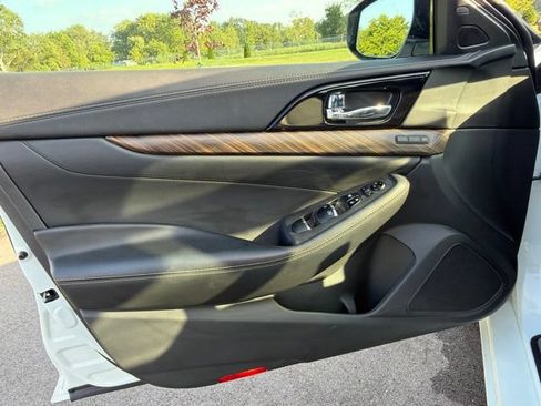 Used 2016 Nissan Maxima Platinum FWD image 18