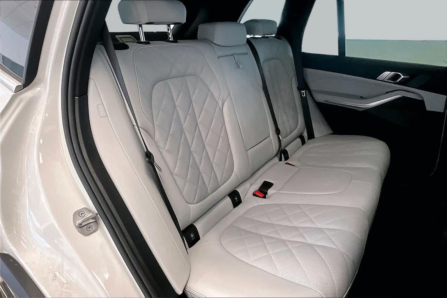 Used 2024 BMW X5 sDrive40i w/ Premium Package RWD image 19