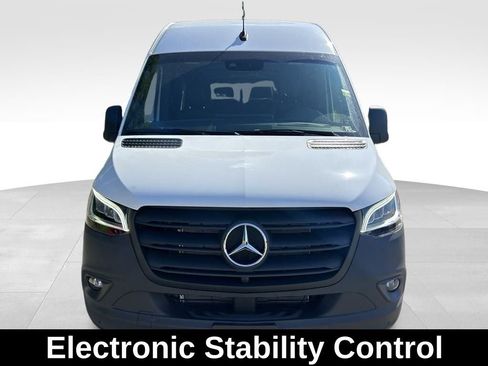 Used 2024 Mercedes-Benz Sprinter 2500 image 8