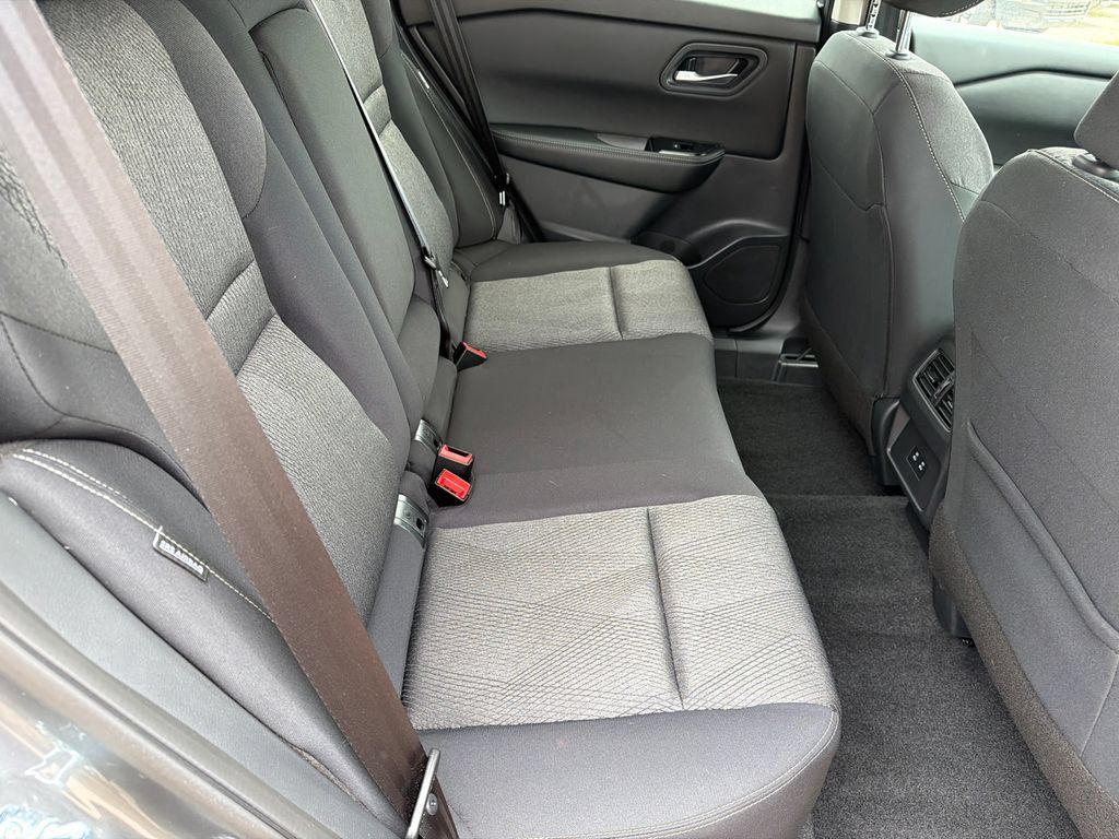 Used 2026 Nissan Rogue SV FWD image 15