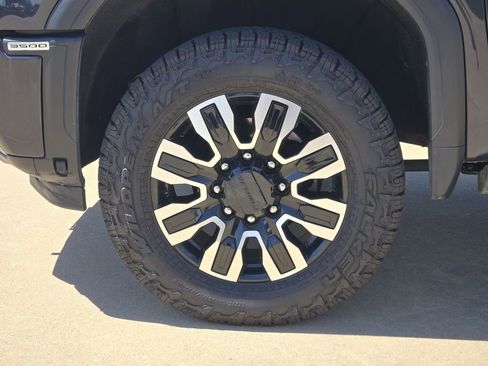 Used 2024 GMC Sierra 3500 Denali Ultimate AWD/4WD image 28