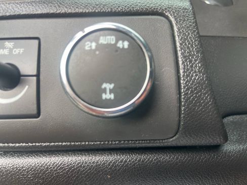 Used 2011 Chevrolet Avalanche LS w/ Convenience Package AWD/4WD image 28