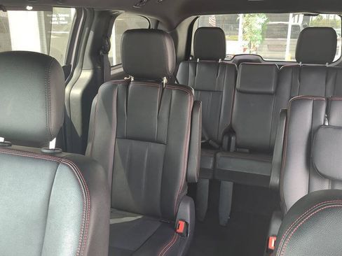 Used 2019 Dodge Grand Caravan GT FWD image 4