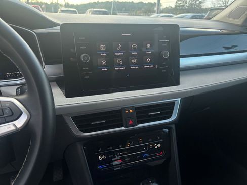 Used 2025 Volkswagen Taos SE image 26