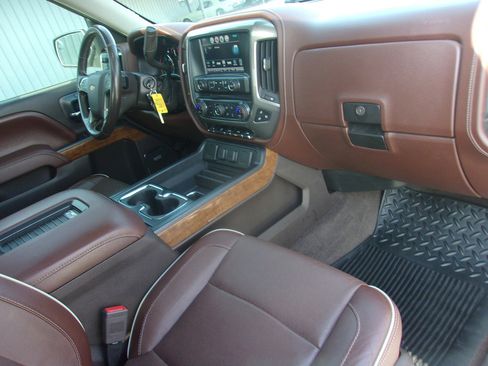 Used 2016 Chevrolet Silverado 1500 High Country w/ High Country Premium Package AWD/4WD image 8