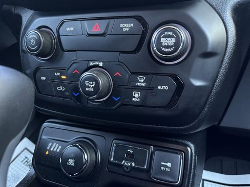 Used 2020 Jeep Renegade Sport image 30