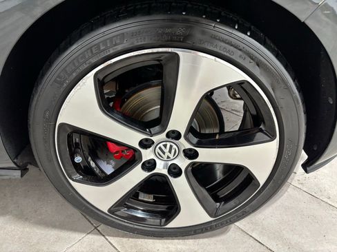 Used 2016 Volkswagen Golf image 11