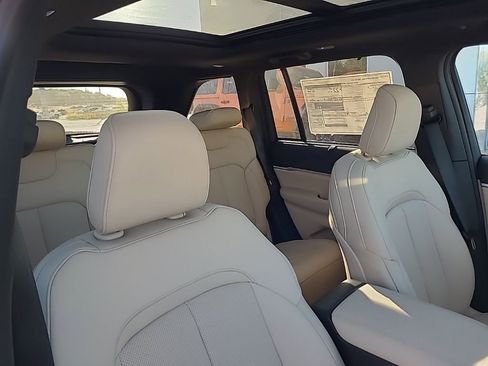New 2025 Jeep Grand Cherokee Limited w/ Luxury Tech Group II AWD/4WD image 27