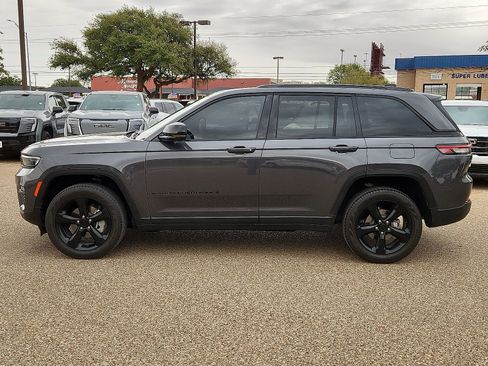 Used 2024 Jeep Grand Cherokee Limited w/ Black Appearance Package image 2