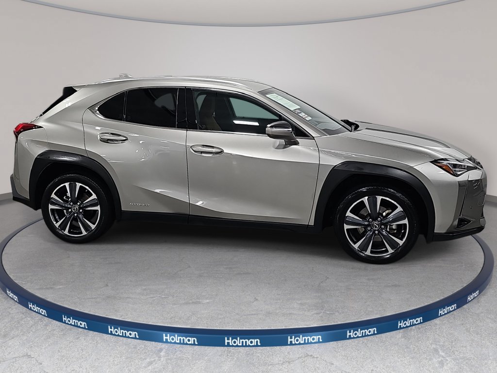 Used 2022 Lexus UX 250h w/ Accessory Package (Z2) AWD/4WD image 4