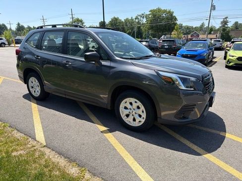 Used 2023 Subaru Forester AWD/4WD image 3