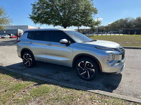 Used 2024 Mitsubishi Outlander SE Black Edition image 7