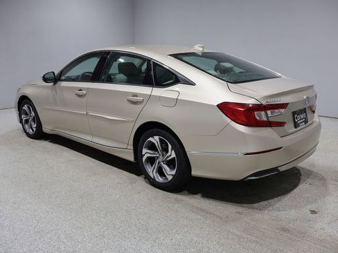 Used 2018 Honda Accord EX image 4