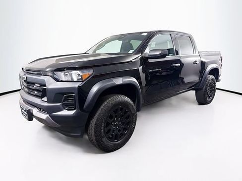 Used 2023 Chevrolet Colorado Trail Boss AWD/4WD image 3