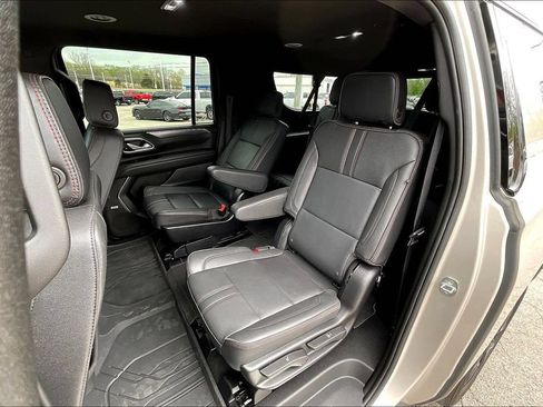 Used 2024 Chevrolet Suburban RST w/ Luxury Package AWD/4WD image 7