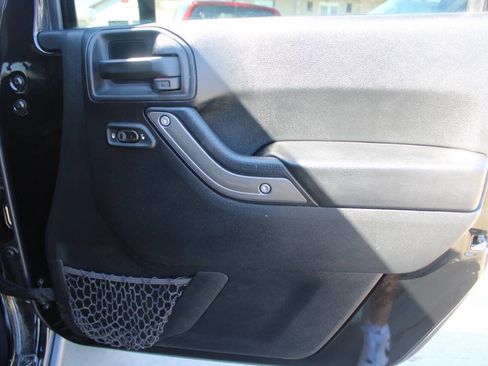 Used 2016 Jeep Wrangler Unlimited Sport image 7