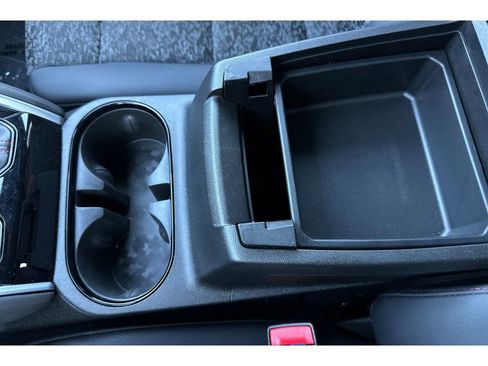 Used 2024 Chevrolet Colorado Z71 w/ Safety Package image 32