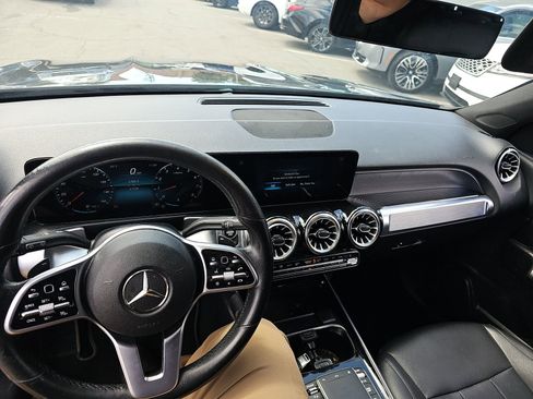 Used 2022 Mercedes-Benz GLB 250 w/ Premium Package Lite image 17