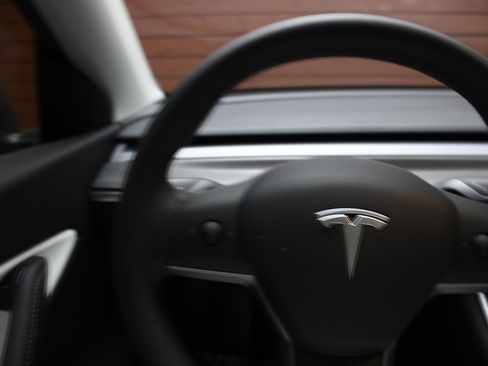 Used 2020 Tesla Model Y Long Range image 34