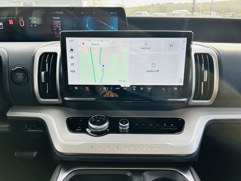 New 2025 Ford Expedition Active image 18