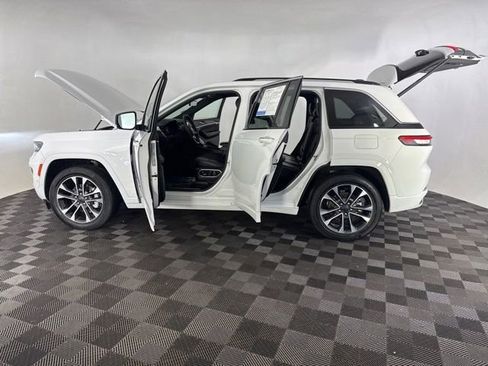 Used 2023 Jeep Grand Cherokee Overland w/ Adv Protech Group III AWD/4WD image 11