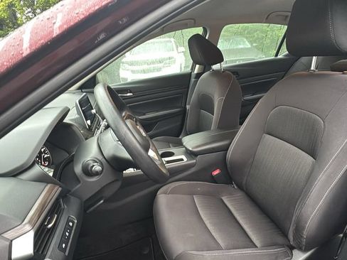 Used 2025 Nissan Altima 2.5 SV FWD image 10