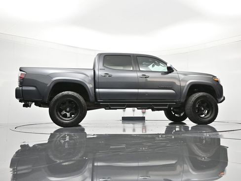 Used 2022 Toyota Tacoma Limited AWD/4WD image 41