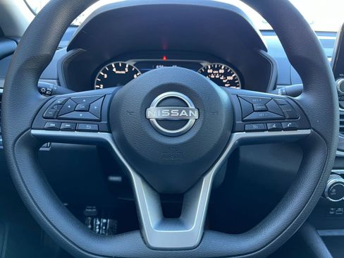 Used 2025 Nissan Altima 2.5 SV FWD image 29