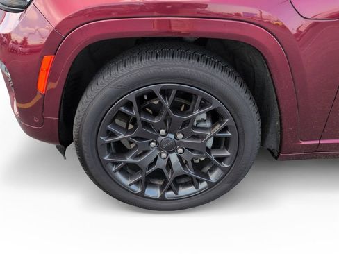 Used 2023 Jeep Grand Cherokee Summit w/ High Altitude Package AWD/4WD image 29