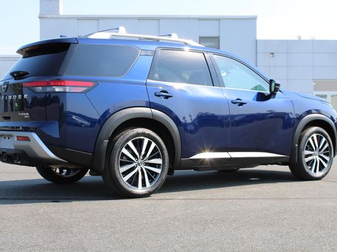 Used 2024 Nissan Pathfinder Platinum AWD/4WD image 4