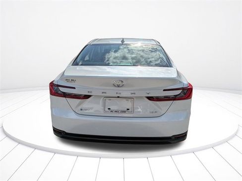 Used 2025 Toyota Camry XLE image 5