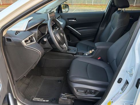 Certified 2026 Toyota Corolla Cross XLE w/ Convenience Package FWD image 10