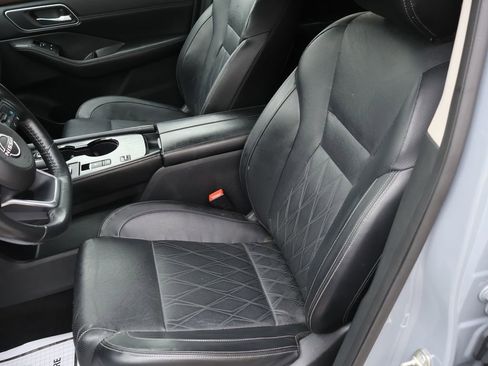 Used 2023 Nissan Rogue Platinum w/ Platinum Premium Package image 16