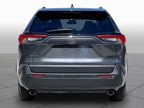 Used 2022 Toyota RAV4 XLE w/ Convenience Package image 5