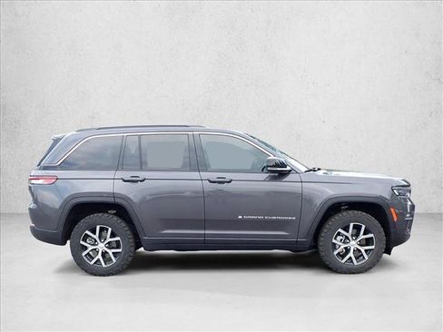 Used 2024 Jeep Grand Cherokee Limited AWD/4WD image 9