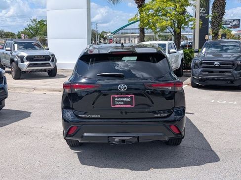 New 2026 Toyota Highlander XLE image 7